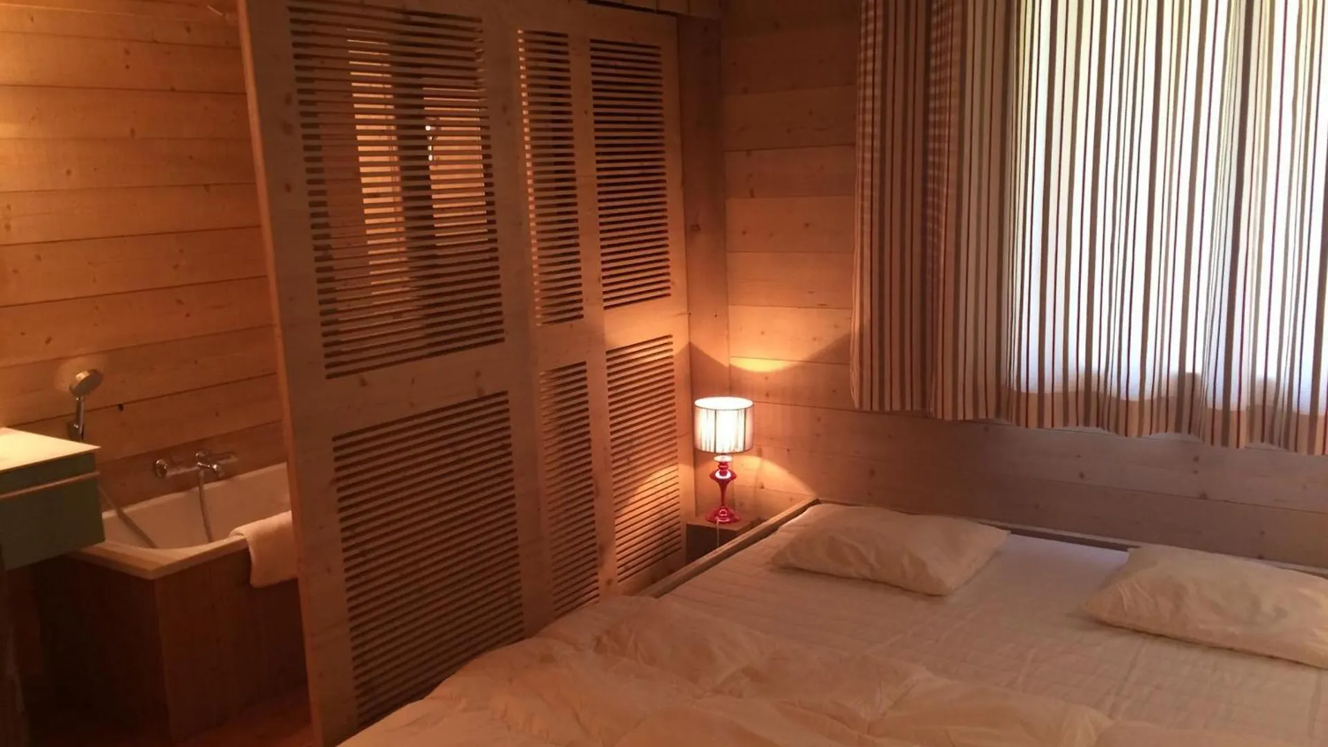 Morzine : Apt 6 Pers, 2 Ch, Cuisine Equipee, Balcon, Parking, Casier A Skis - Fr-1-524-119 0*,  France