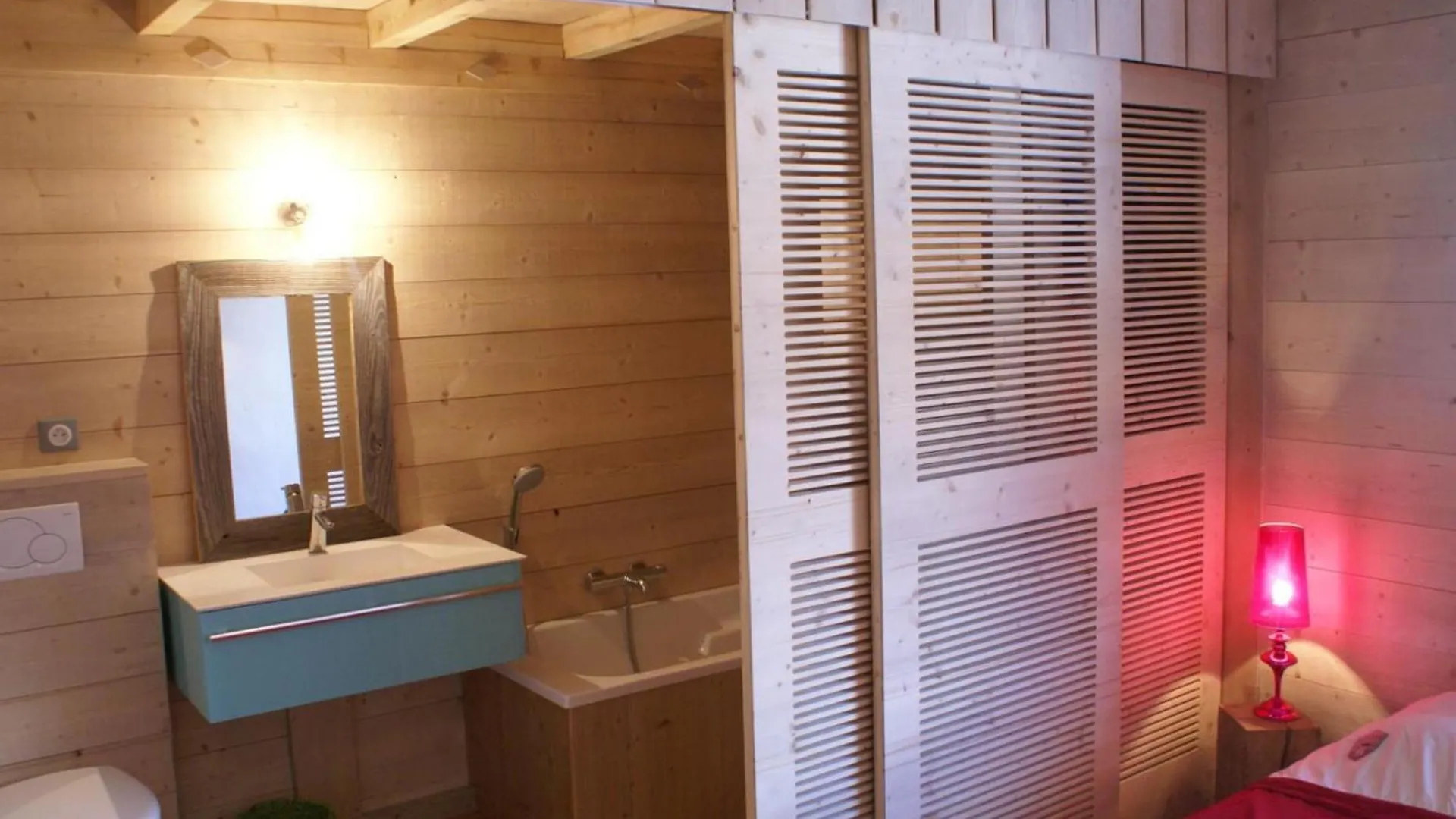 Apartmán Morzine : Apt 6 Pers, 2 Ch, Cuisine Equipee, Balcon, Parking, Casier A Skis - Fr-1-524-119 Francie
