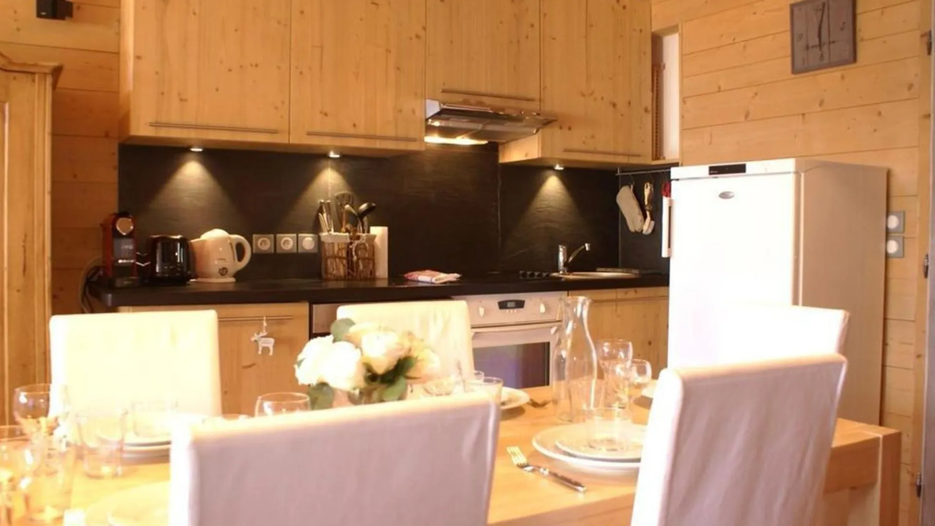 Apartmán Morzine : Apt 6 Pers, 2 Ch, Cuisine Equipee, Balcon, Parking, Casier A Skis - Fr-1-524-119 Francie